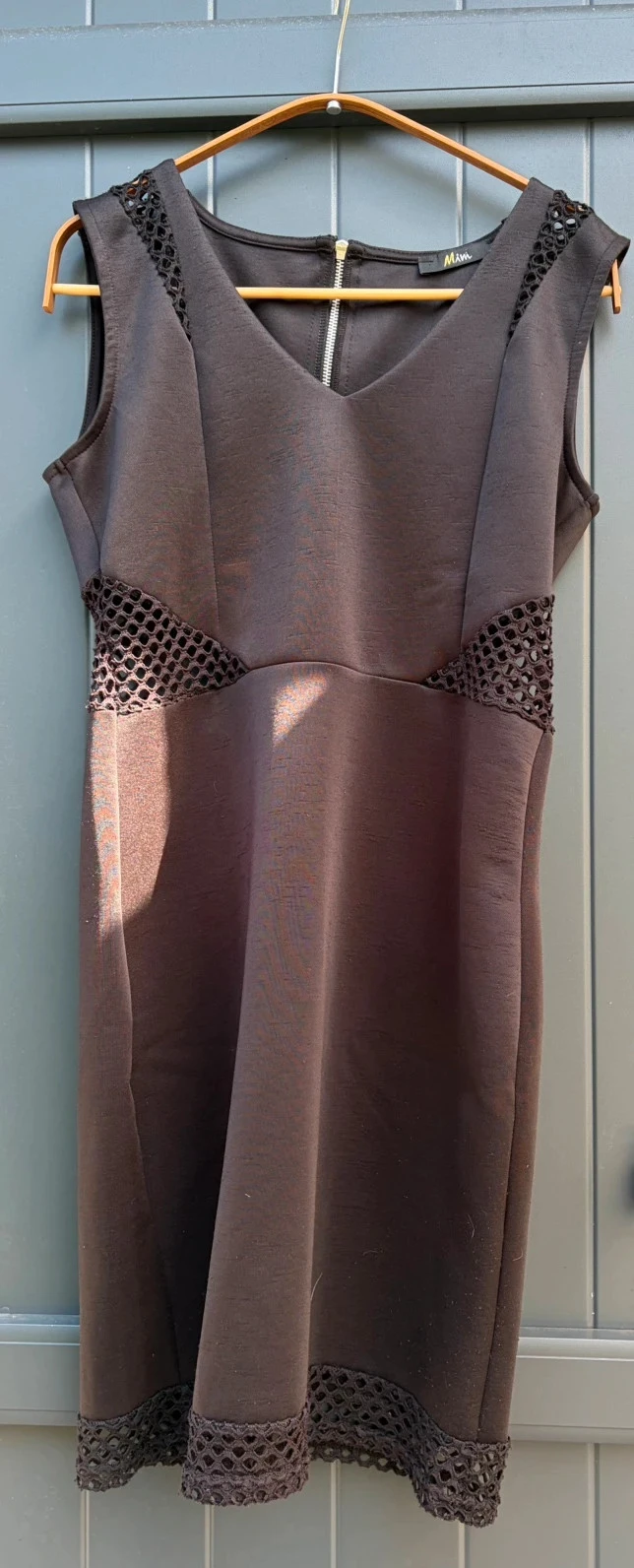 Robe noire sans manche